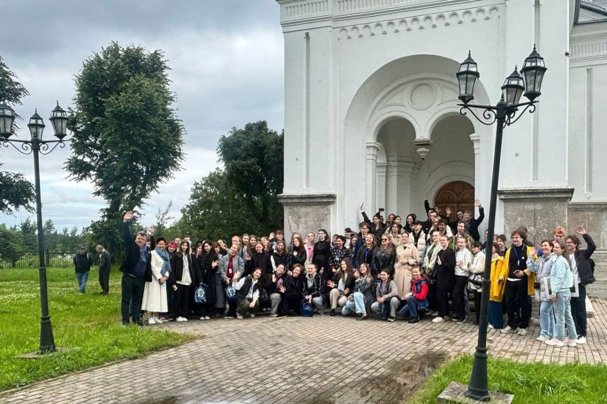 Стартовала Летняя архитектурная школа Санкт-Петербурга и Ленинградской области в живописном Ломоносовском районе
